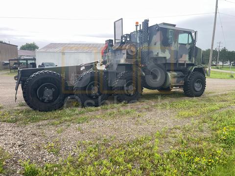 Oshkosh M1070 HET 8X8 Tractor Winch Truck